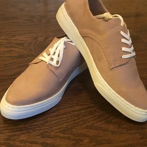 Does fashion sneakers